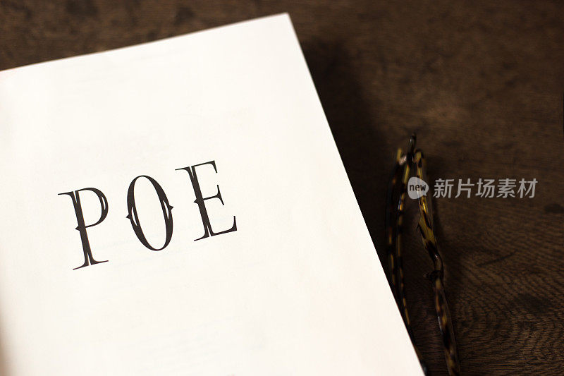 打开书，标题/作者页:POE